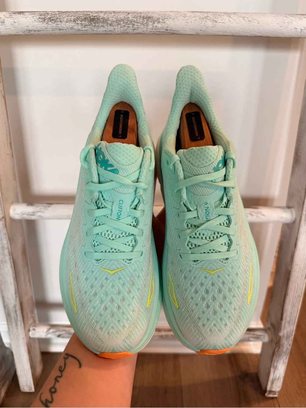 Hoka Clifton 9 Running Shoes Women's Size 8.5 Seafoam / Aqua Breeze Worn Once